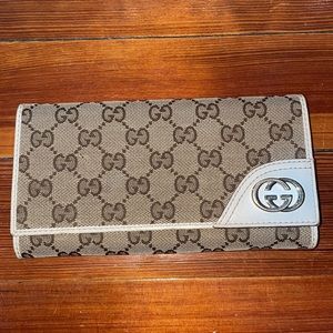 Gucci GG Canvas Wallet - Authentic